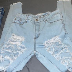 Super distressed jeans size m